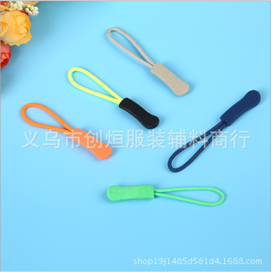Factory direct sales of injection-molded zipper pulls for clothes, bags and handbags. Some of the pull pulls are in stock