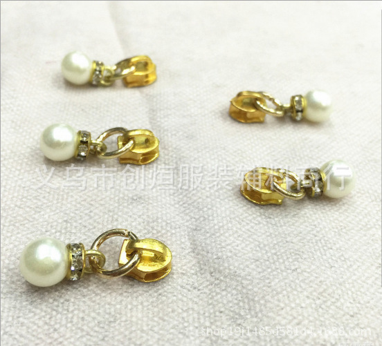 Creative metal zipper head luggage accessories, gold-plated zipper head No. 3 factory direct sale Application Scenario