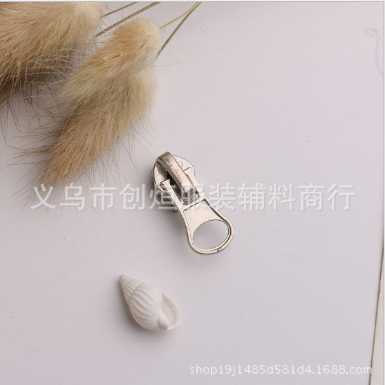Factory direct sales of semi-circular pull-down plates, electroplated clothing and luggage accessories, pull-out parts in stock Specification image