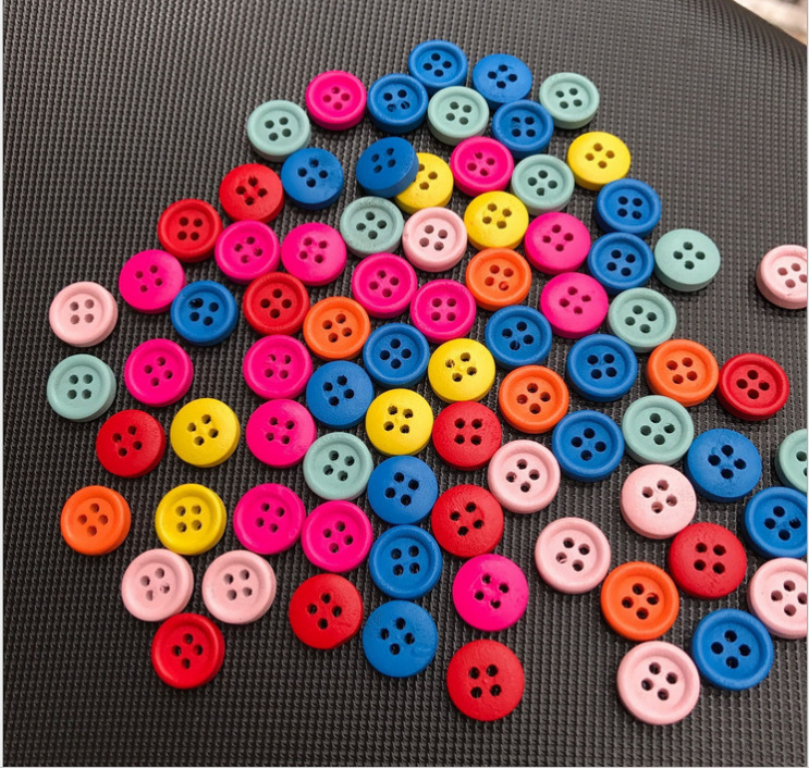 厂家直销 彩色四眼木纽扣 DIY儿童卡通毛衣扣 木质纽扣 木头扣子细节图