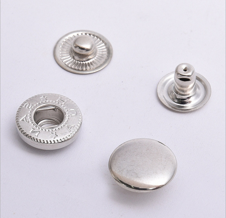 Factory direct sales of 1.2cm metal four-piece buckle 633 silver buttons. Large quantity available at favorable prices Specification image