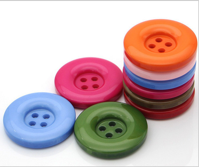 Factory direct sales of buttons, colorful four-eye round coat buttons, suit woolen jacket buttons, high round edge buttons Application Scenario