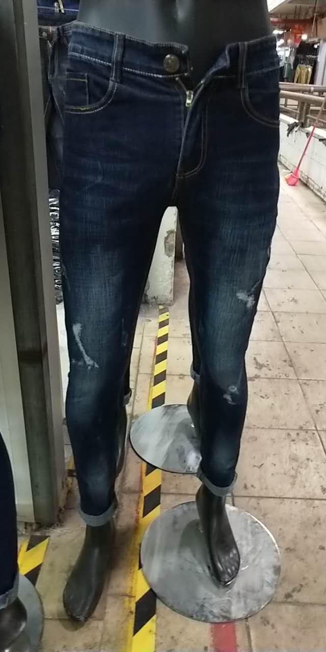 2018 summer new cropped pants men ripped men's jeans slim slim feet all matching pants Korean version