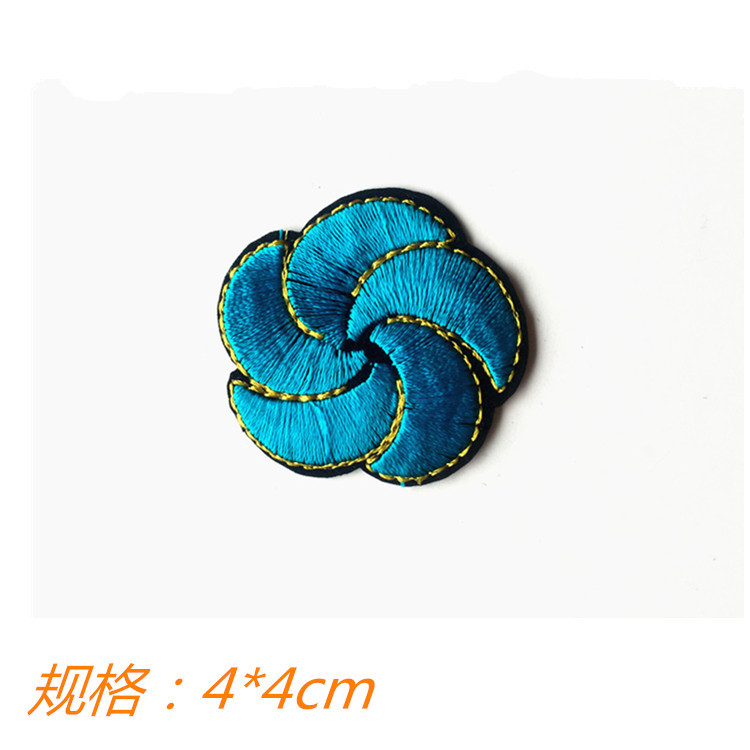 Factory Direct Sales. Clothing Accessories Embroidery Patch. Fashion Patch Chinese Wind Three Color Small Flower Patch Application Scenario