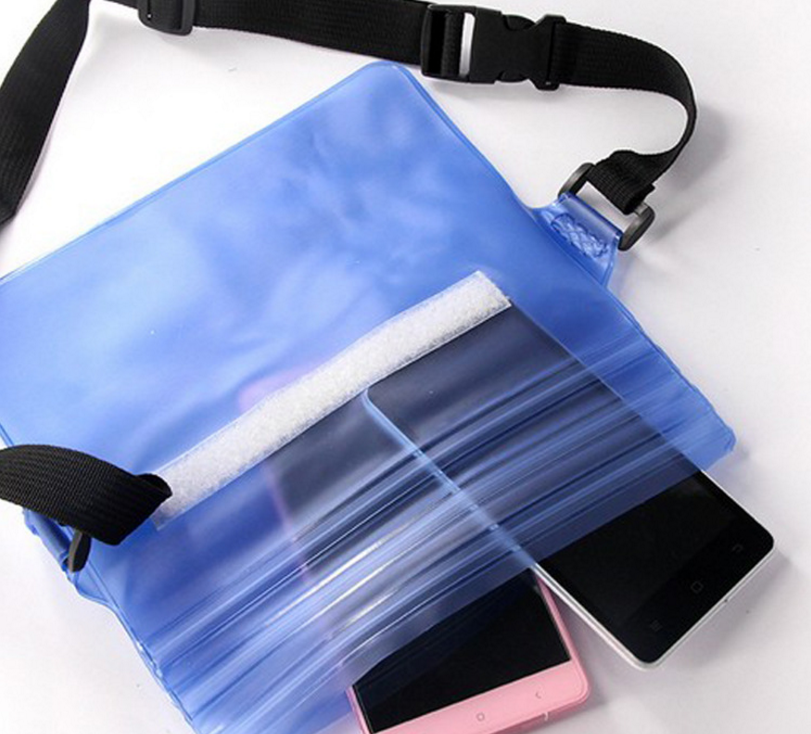 Drift phone waterproof bag, transparent PVC with three sealing strips, waterproof bag, swimming beach waterproof waist bag, touchable Application Scenario