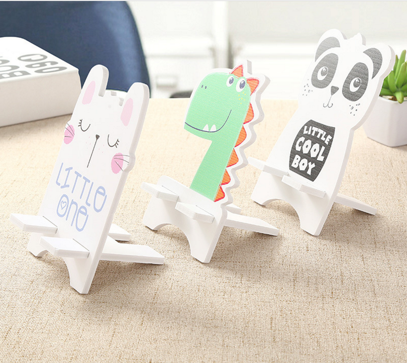 Korean-style creative phone stand, cute cartoon wooden phone bracket, phone holder, universal for mobile phones Application Scenario