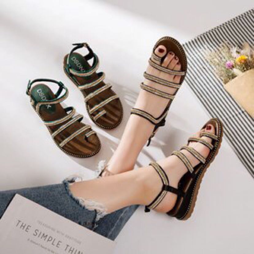 小坡跟罗马凉鞋女鞋