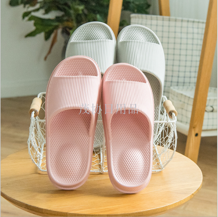 Couple's home slippers, men's and women's indoor home striped slippers Application Scenario