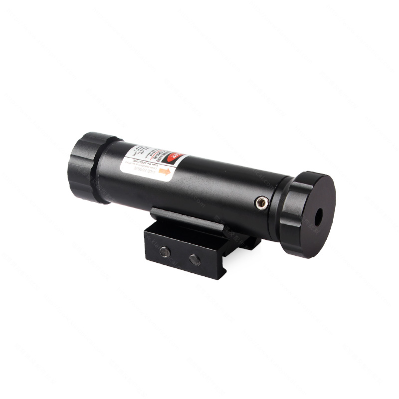 The outdoor red laser sight aims at the red laser Application Scenario