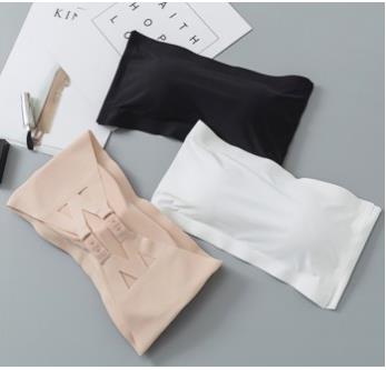 Short strapless bra with strapless breasted and padded bra