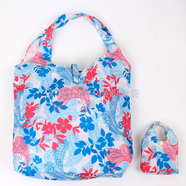 We are in stock of large and small printed mother-child pvc shopping bags, printed shopping bags, shoulder bags, 38*60 Application Scenario