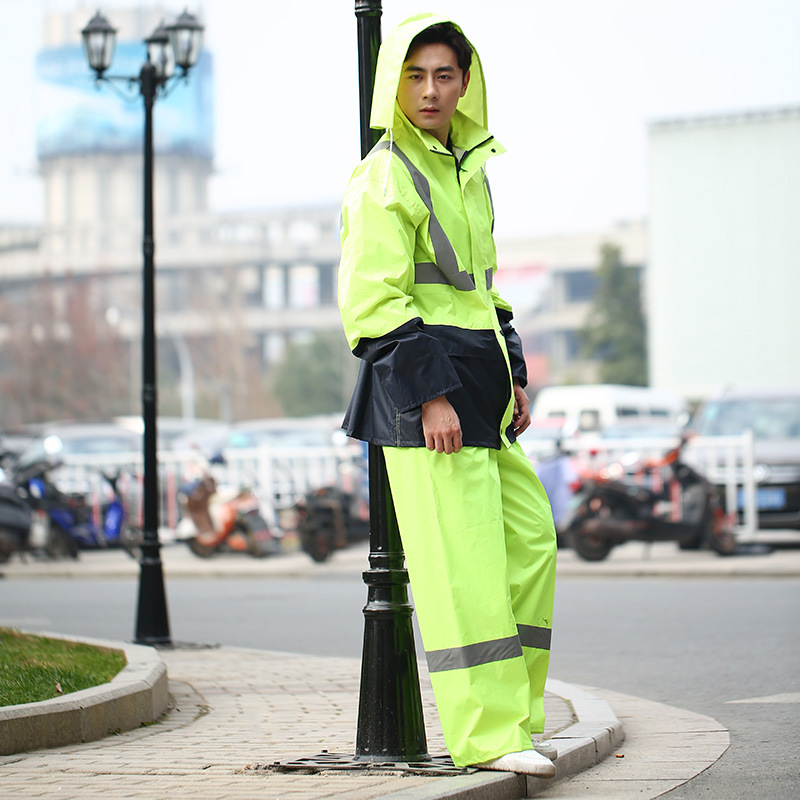 2018 Foreign trade raincoats, adult sets, outdoor reflective strips, work clothes, home daily necessities, rain gear customization and wholesale Application Scenario