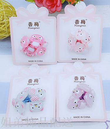 At a 2-yuan store, children are having their four heads tied together details Picture