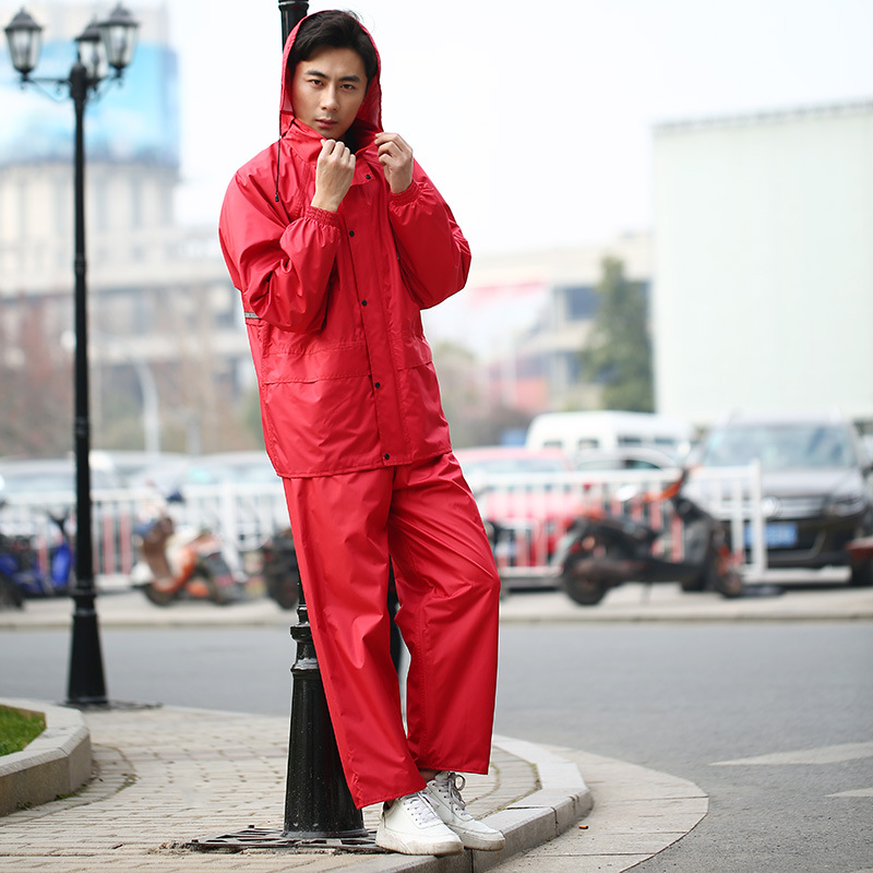 New adult foreign trade products: fashionable raincoats, outdoor creative sports waterproof sets, wholesale and customized logos for daily necessities Application Scenario