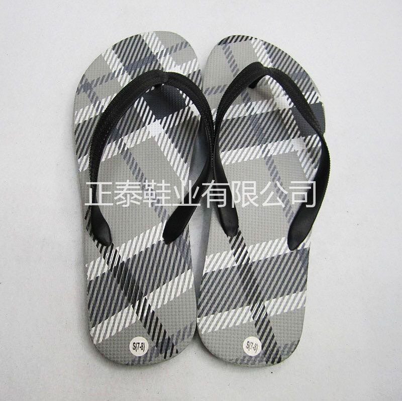 Wholesale of custom-made grey checkered printed men's flip-flops on the beach details Picture