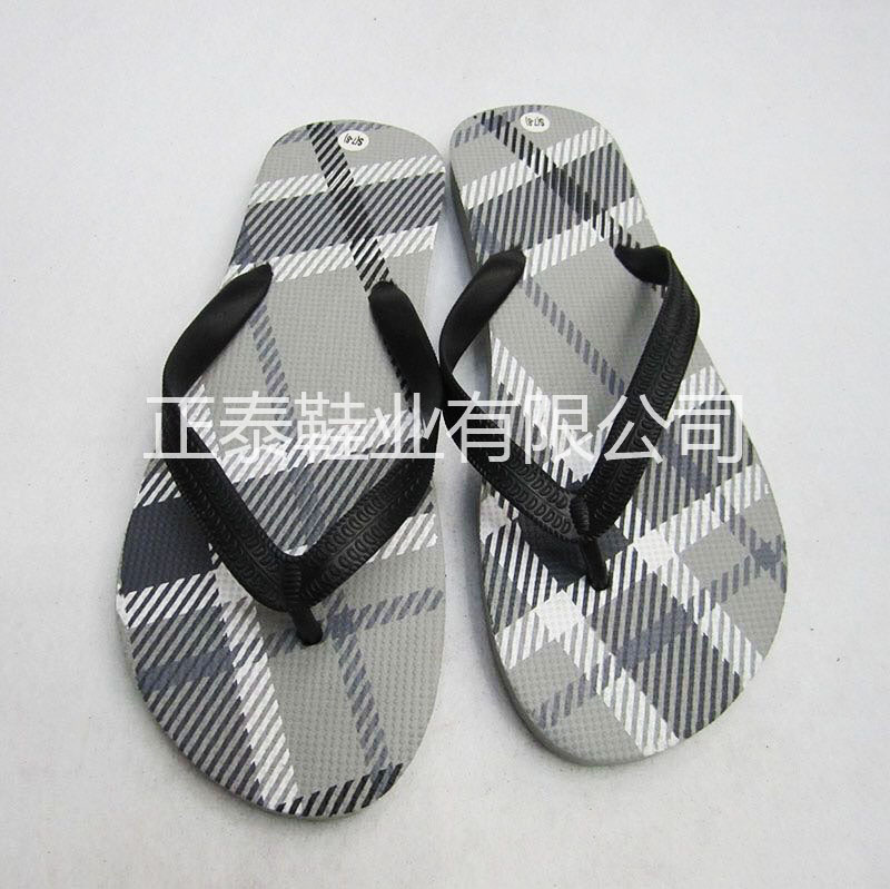 Wholesale of custom-made grey checkered printed men's flip-flops on the beach Specification image