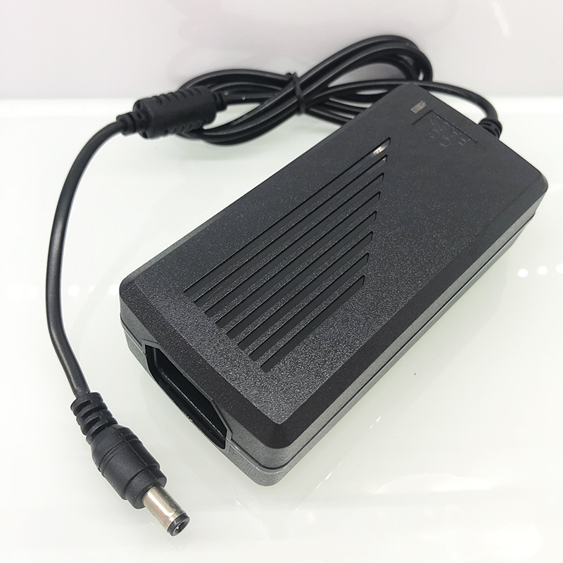 110V-220V 12V5aDC 灯带机顶盒小家电音箱电源适配器