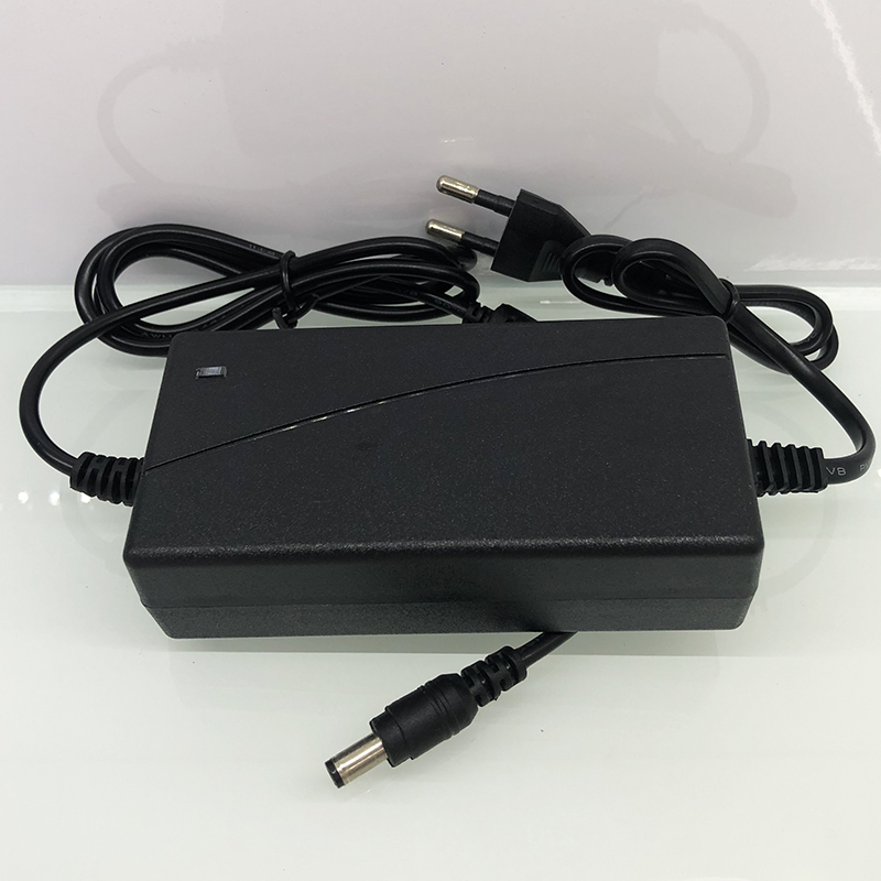 110V-220V 12V2.5aDC 灯带机顶盒小家电音箱电源适配器产品图