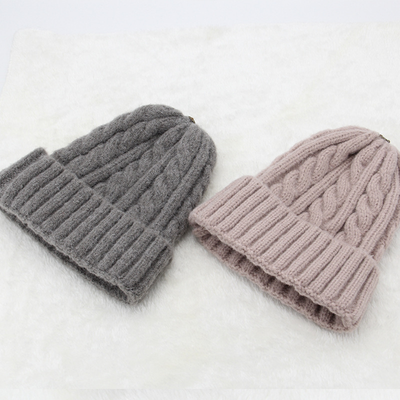 This autumn and winter women's woolen hat with a linen pattern and a rabbit fur blend knitted hat are thickened, warm, versatile and casual. It's a Korean trend details Picture