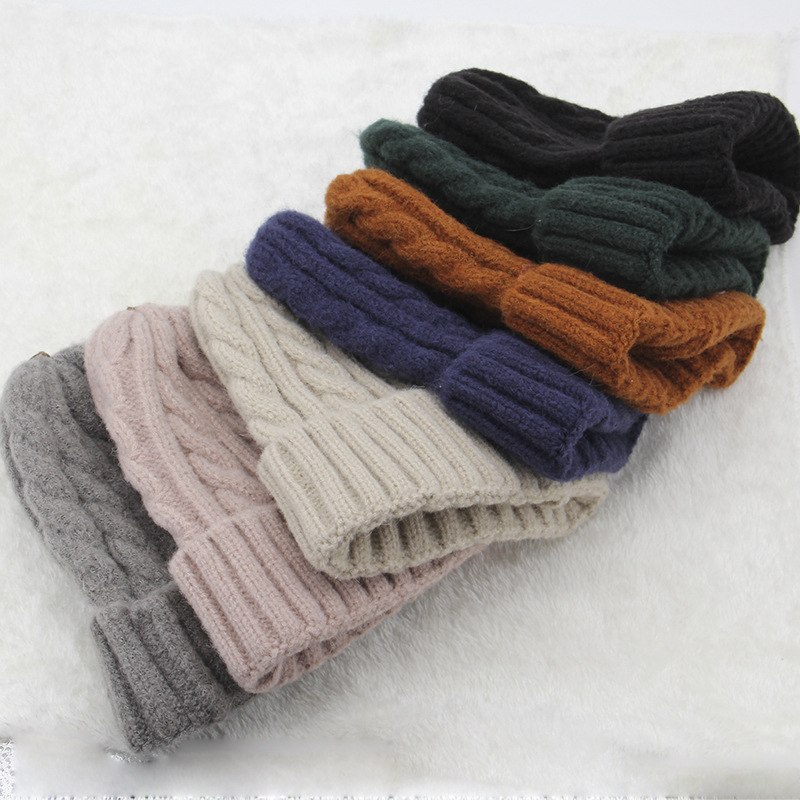 This autumn and winter women's woolen hat with a linen pattern and a rabbit fur blend knitted hat are thickened, warm, versatile and casual. It's a Korean trend