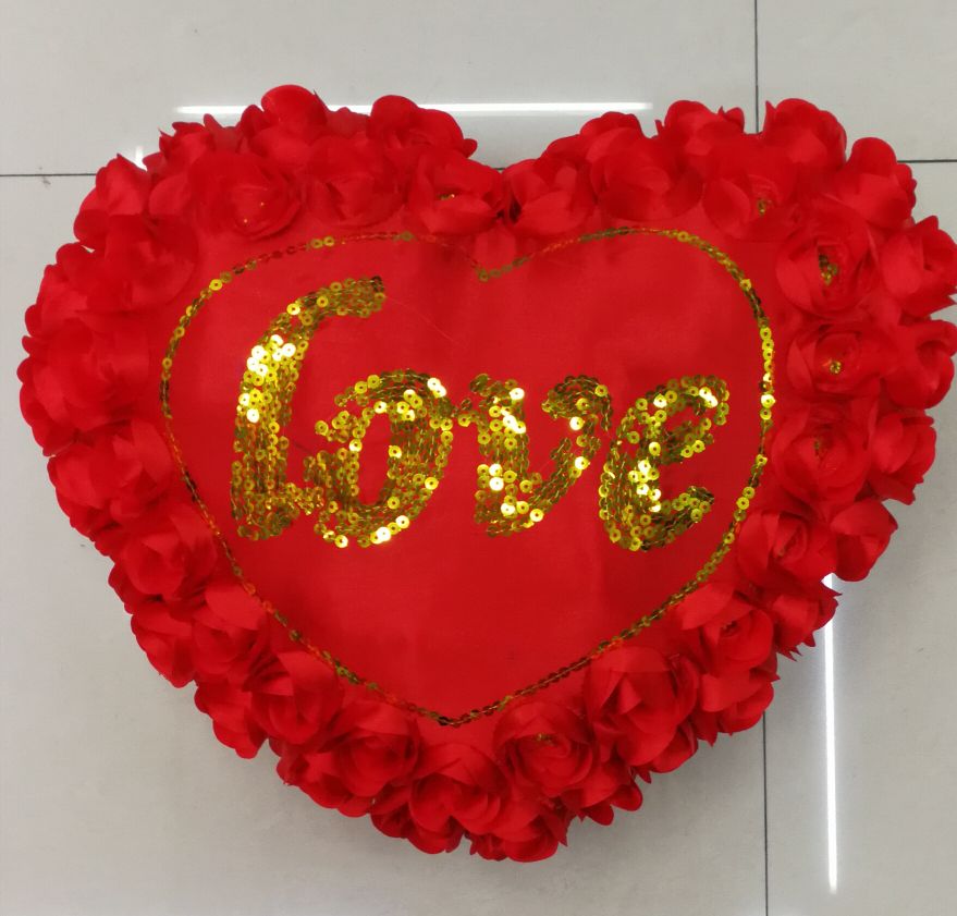 Creative embroidered pieces, embroidered color, jacquard fabric, chicken heart, heart, rose, couple's romantic pillow cushion cover