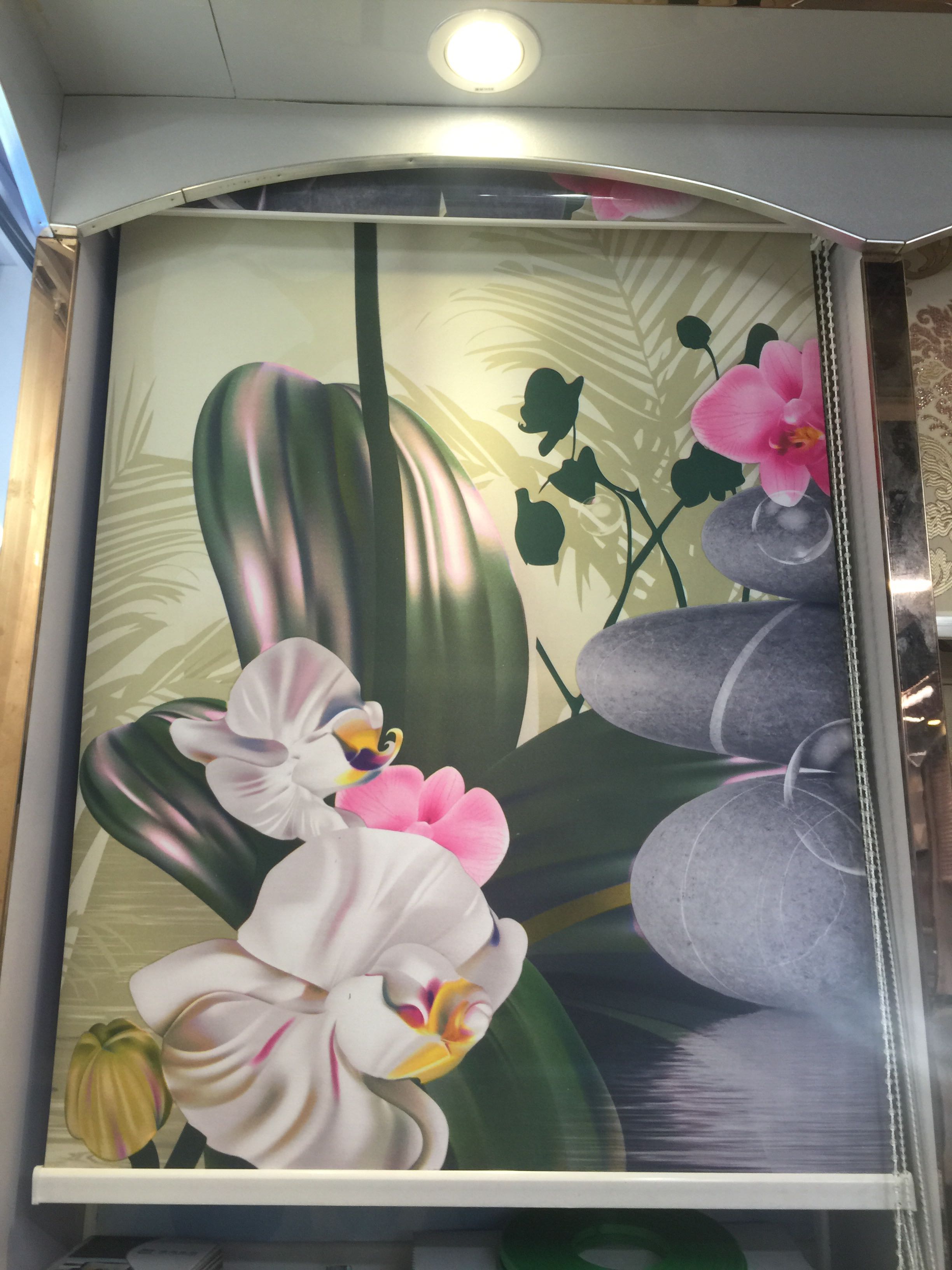 Roller blinds, soft sand blinds and shutters are sold directly by the manufacturer with large discounts. Both wholesale and retail are available details Picture
