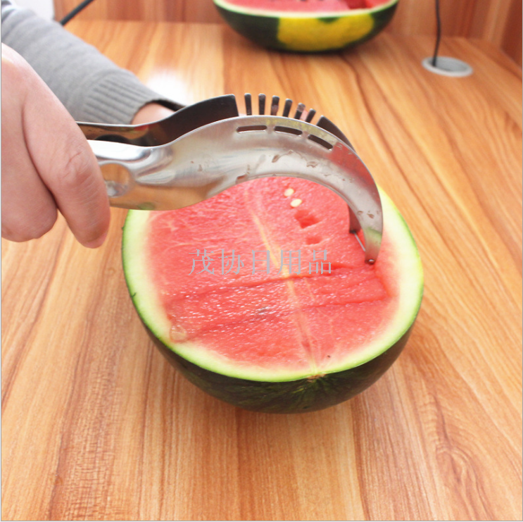 Watermelon cutter Creative fruit knife Stainless steel watermelon clip wholesale fruit cutting watermelon slicer