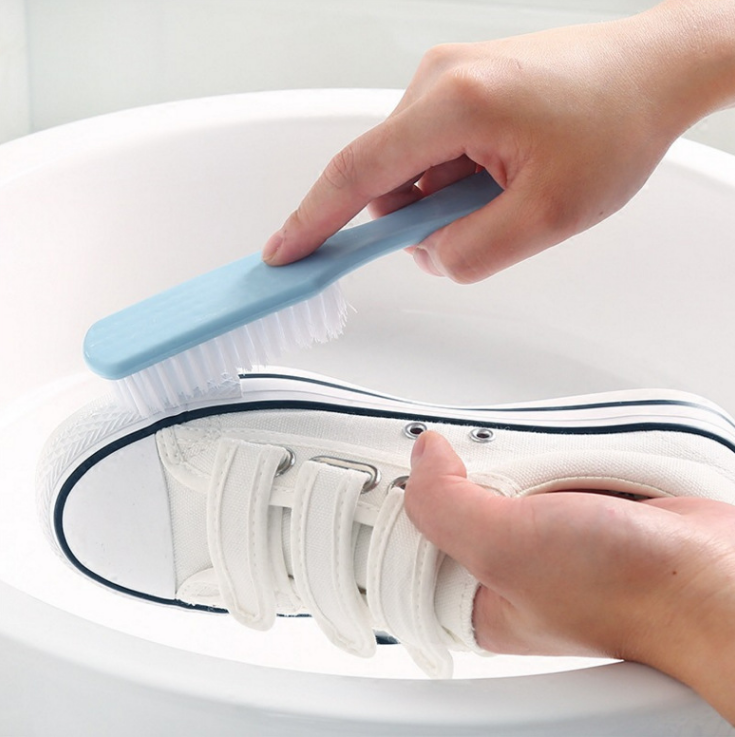 Wholesale of household multi-functional plastic laundry and shoe cleaning brushes, colored soft-bristled brushes, clothes cleaning brushes and cleaning supplies Application Scenario