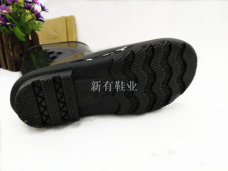女式雨鞋实物图
