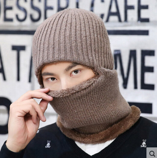 In autumn and winter season, men's and women's oversets are reinforced with warm hooded caps