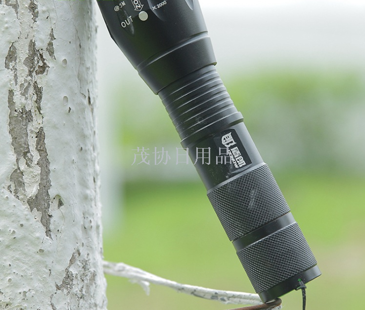Mini flashlight Retractable flashlight Portable flashlight Outdoor flashlight