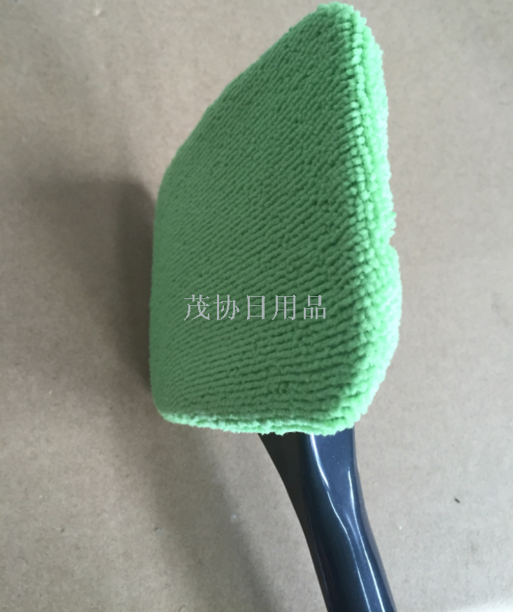 Car glass brush, glass cleaner brush, plastic window brush, car window brush Application Scenario