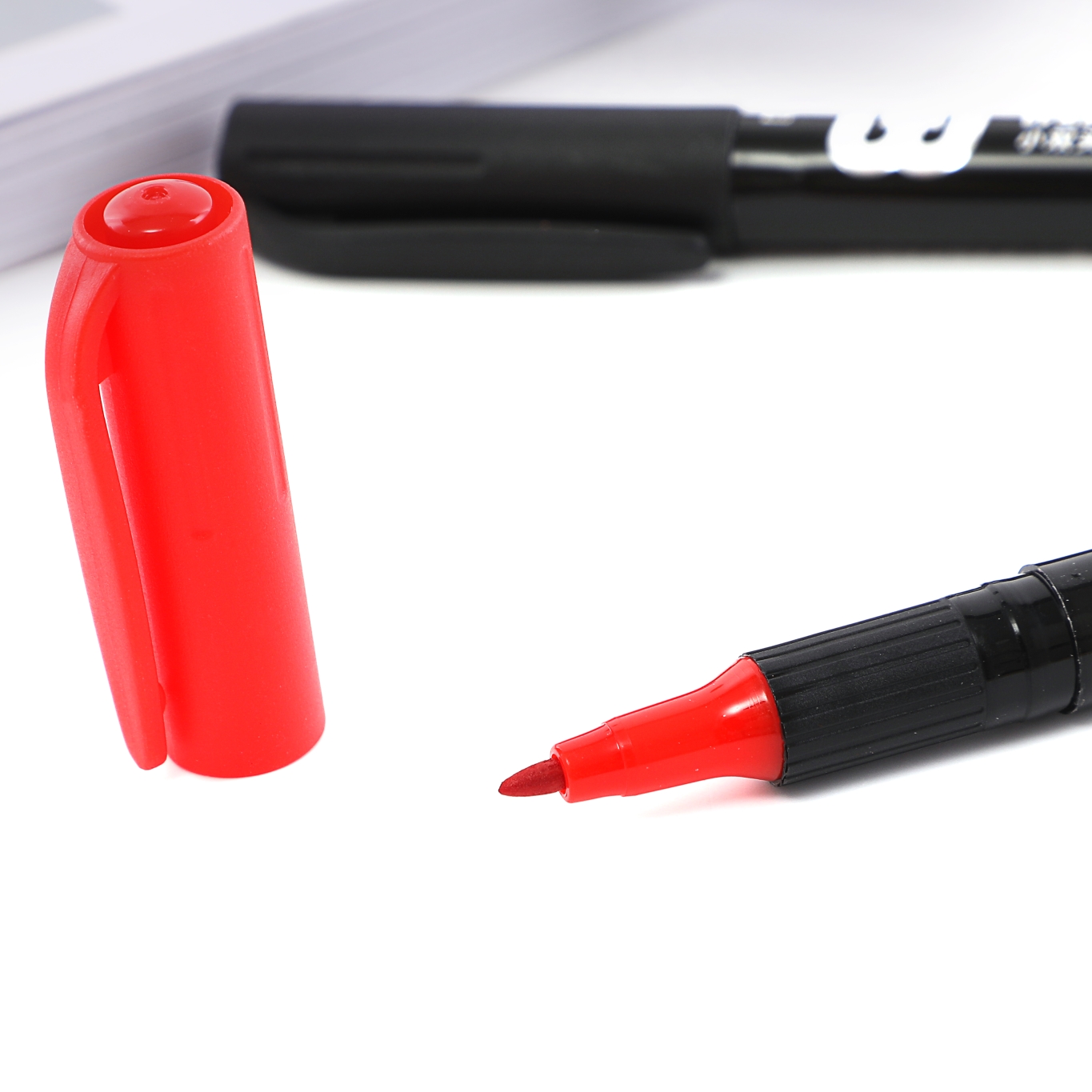 Wholesale low-price Wanbang oil-based small double-headed CD black, red and blue large size Chinese marker King 9201 line pen Application Scenario