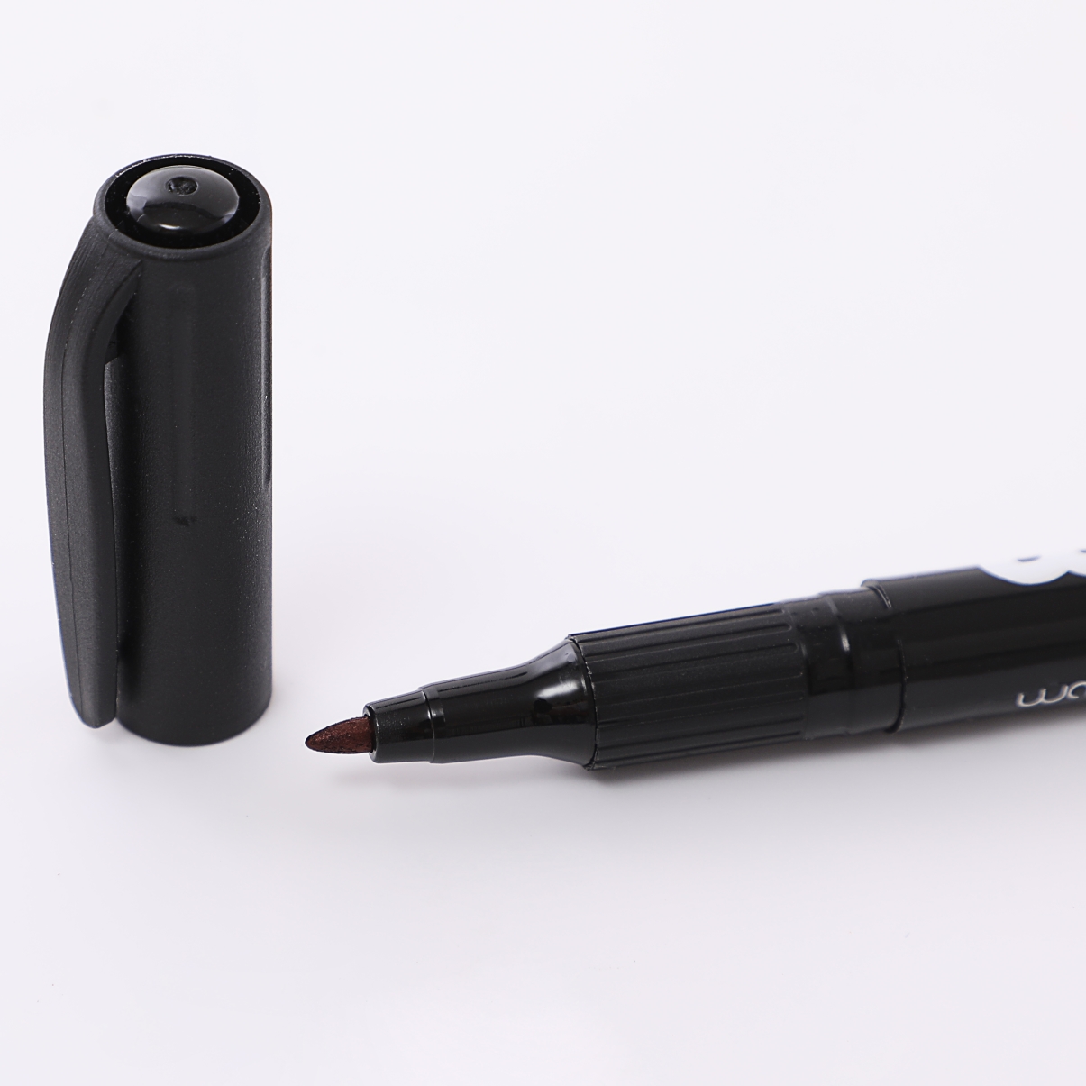 Wanbang Oil-based small double-headed CD Black, Red and blue line Pen, China Marker King 9207 Card Holder 2-piece set details Picture