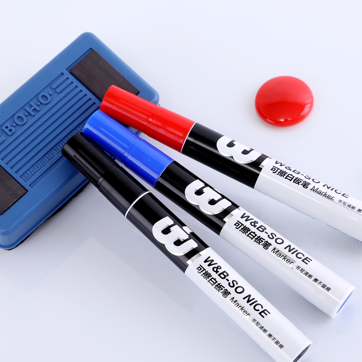 Wholesale low-price Wanbang erasable whiteboard pens in black, red, blue and green, extra-large size, Chinese Marker pen King 9206 Application Scenario