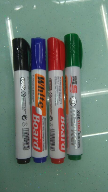 We have launched a new type of whiteboard pen with an eraser, which is non-toxic, water-resistant and easy to erase. It has bright colors and can hold 240 cards per piece details Picture