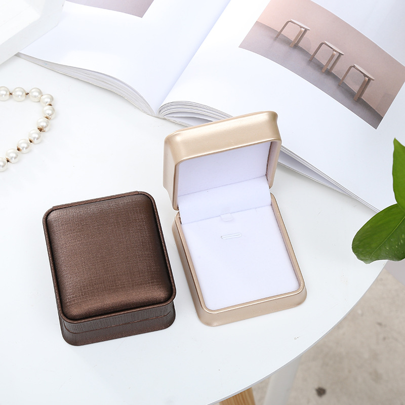 现货供应皮革首饰盒 饰品包装盒 珠宝盒 吊坠项链手链耳环戒指盒细节图