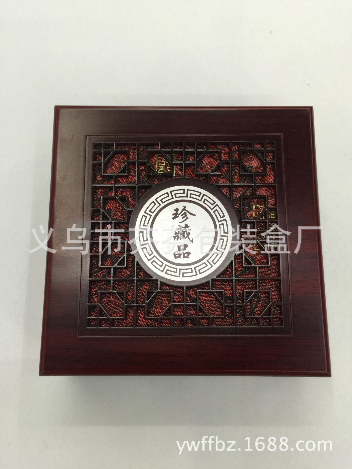 定制精品喷漆、手镯木盒，玉器盒 12*12缎布衬镂空 可加印logo细节图