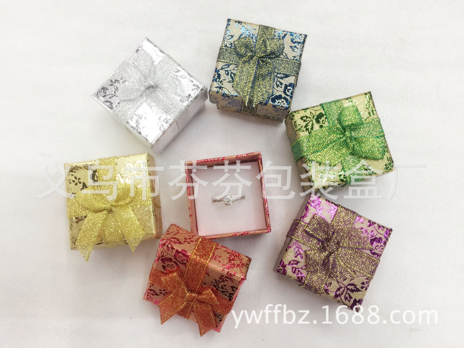 厂家直销 现货爆款供应 亮玫瑰彩葱戒指盒 耳钉盒首饰品包装纸盒产品图