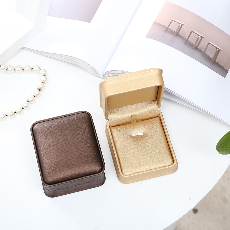 现货供应皮革首饰盒 饰品包装盒 珠宝盒 吊坠项链手链耳环戒指盒产品图