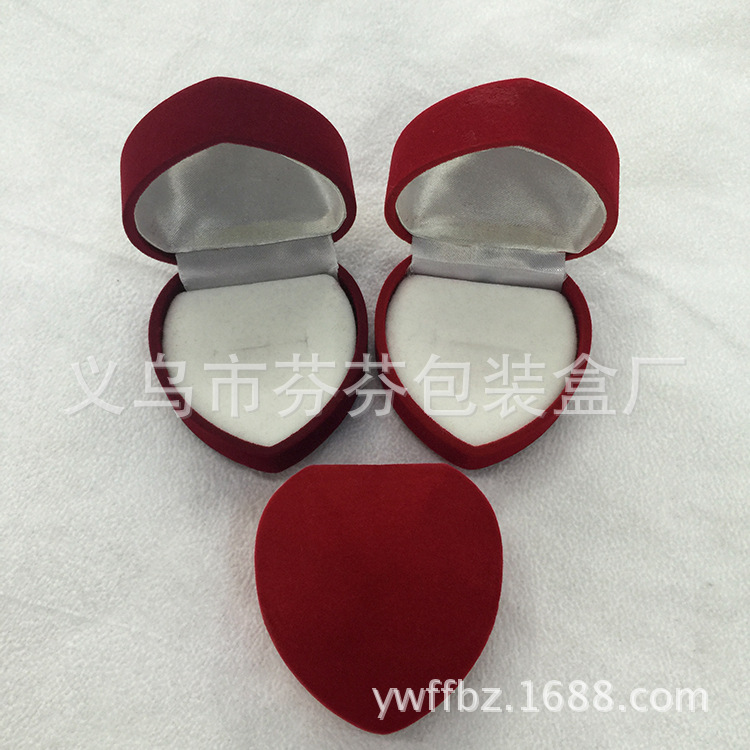 现货供应 桃心型喷绒戒指盒 首饰包装盒 珠宝首饰盒 塑胶包装盒细节图