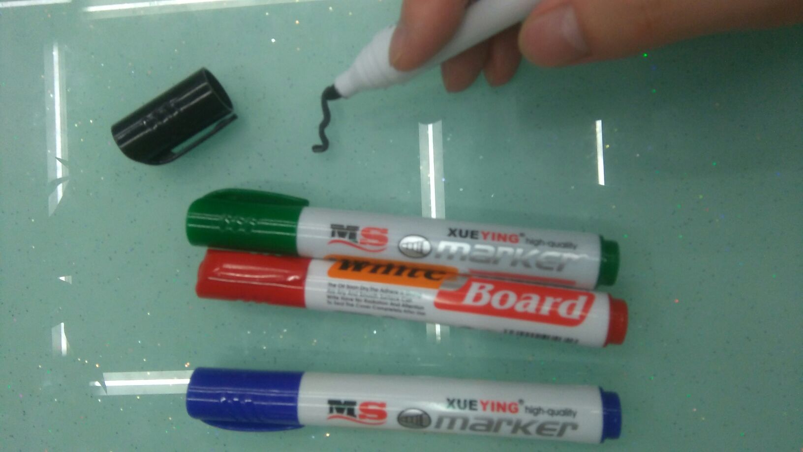 We have launched a new type of whiteboard pen with an eraser, which is non-toxic, water-resistant and easy to erase. It has bright colors and can hold 240 cards per piece Specification image