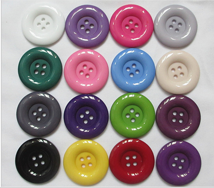 Factory direct sales of high-end resin button coats and windbreakers with four large round edges, white and in stock