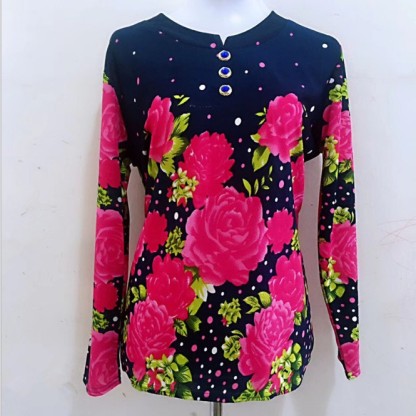 The new women's top for the middle-aged and elderly is positioned as a floral long-sleeved, simple V-neck, three-slit, loose and large-cut style Application Scenario