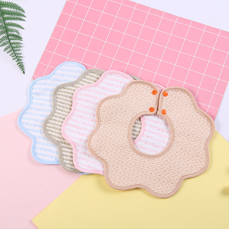 The manufacturer wholesals the new type of color cotton snap wipes that are selling well in winter. The cute flower-shaped anti-stain and warm bib