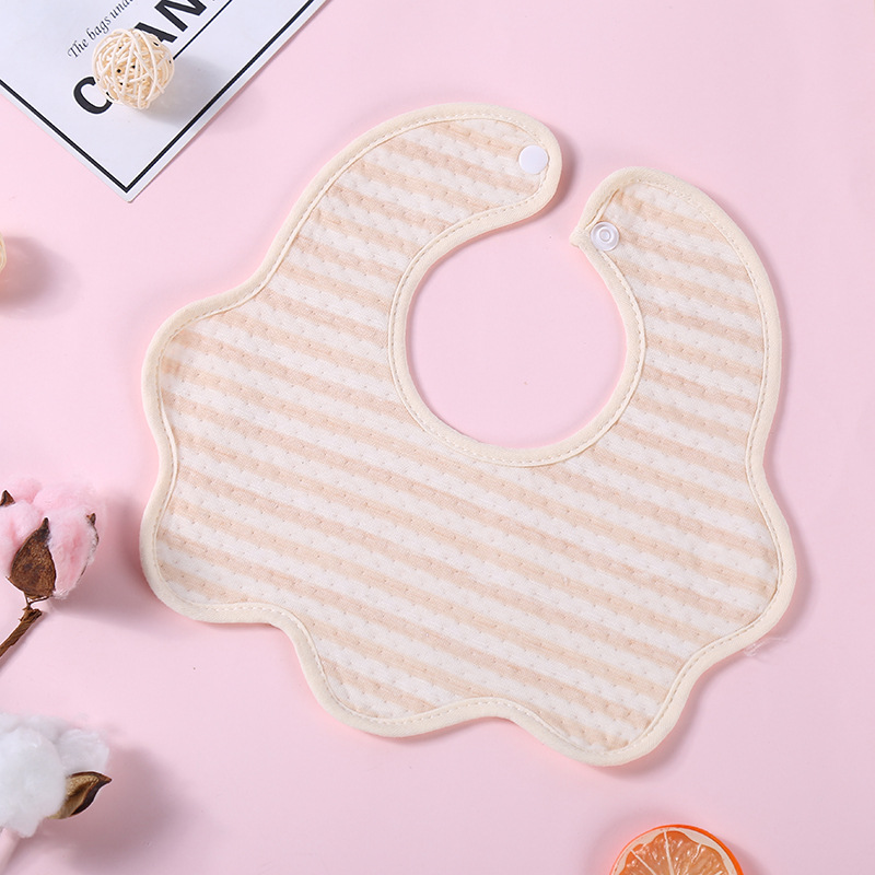 Factory direct sales of 2018 Spring new style color cotton striped snap adjustable baby wavy edge bibs wholesale Application Scenario
