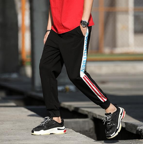 We are mainly promoting and stocking autumn casual pants, 9-inch pants, men's sporty SKR trendy small-leg striped pants Application Scenario