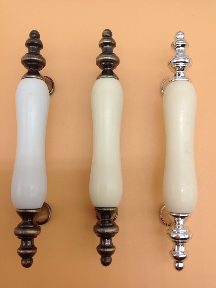 Handle plastic handle used in cabinets, wardrobes and so on.