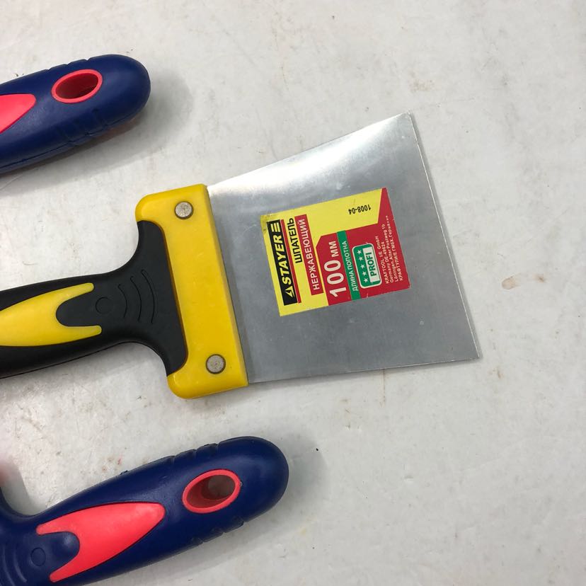 Two-color scraper, multi-functional putty knife tool, durable Application Scenario