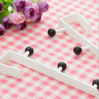 Japanese-style home door rear hook F-shaped simple candy door rear seamless hook door rear nail-free clothes hanger Specification image